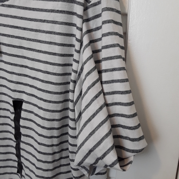 Striped Shirt w/ twisted short sleeves Top - Picture 5 of 8